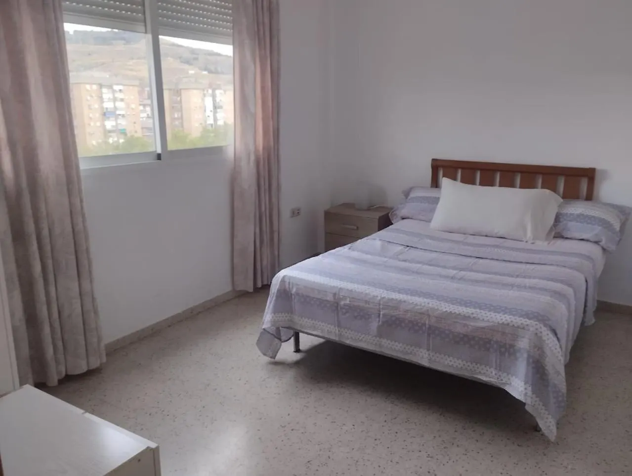 Spacious Room With Private Key And Wifi contacts